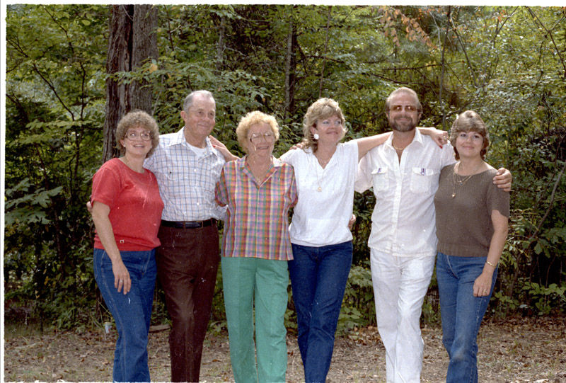 jessie-mae-and-children---fall-1984.jpg