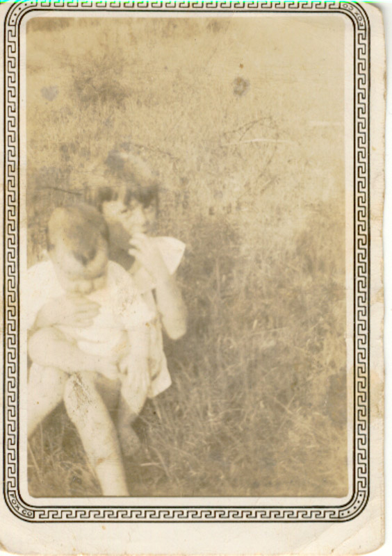 janice-holding-june,-1945.jpg