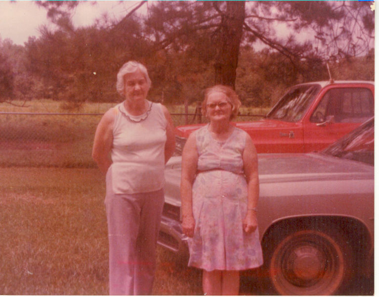 oma-&-essie-(c)-1977.jpg